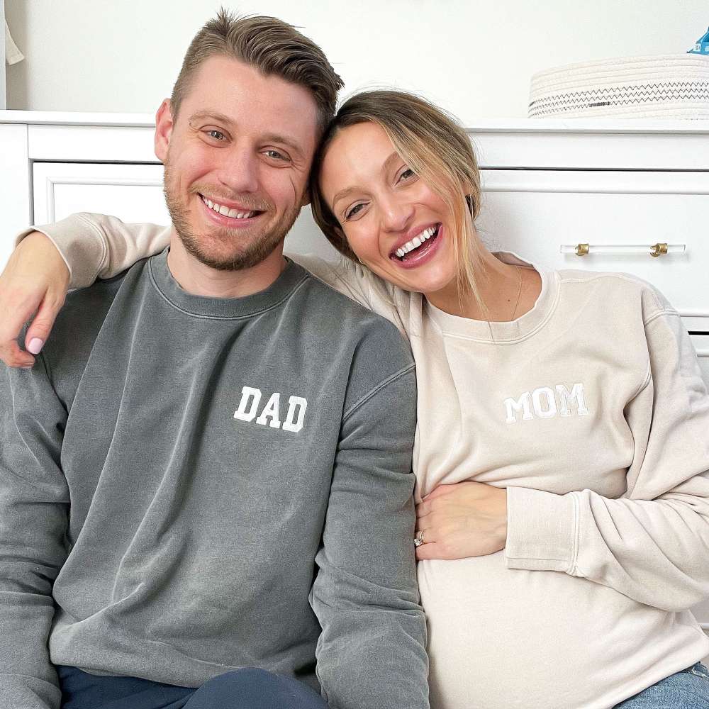 Mom and Dad Crewneck Set Perfect for New Parents and Baby Announcement Photos